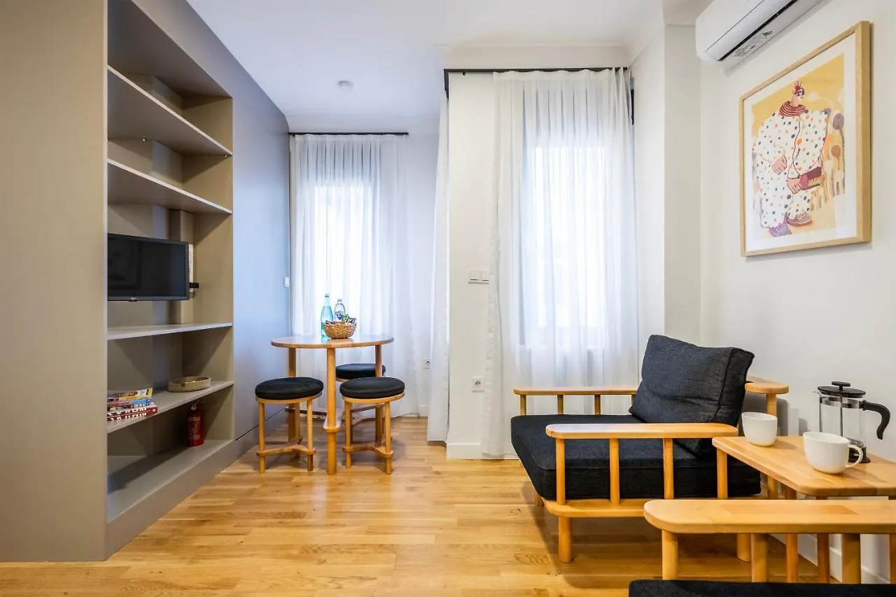 Apartment Huge 40Sqm Studio Wac In The Heart Of Cihangir Innv34062 Istanbul